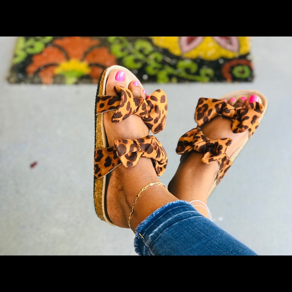 COMFY BOW SANDALS!